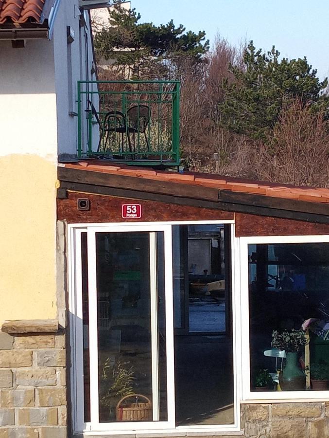 Apartments Pomjan Pogled Na Gore Luaran gambar
