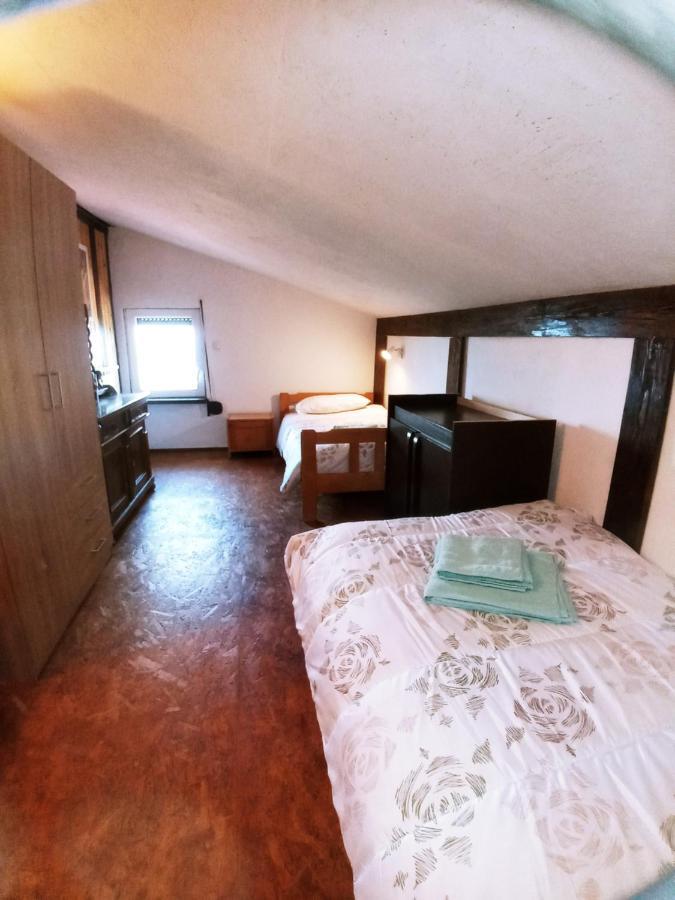 Apartments Pomjan Pogled Na Gore Luaran gambar